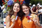 Den Haag 10 augustus 2021
De olympische sporters die een medaille hebben gewonnen op de olympische spelen van Tokyo worden geeerd door oa Mark Rutte en Minister Stef Blok. De huldiging vint plaats in het sportcentrum in het zuiderpark.
Aanwezig oa  Sifan Hassan Harrie Lavreysen  Kiran Badloe Annemiek v d Vleuten Niek Kimmann Shanne Braspennincx Abdi Nageeye Jeffrey Hoogland Gabriella Schloesser Steve Wijler Arno Kamminga Sharon v Rouwendaal Tom Dumoulin Anouk Vetter Femke Bol Nouchka Fontijn Merel Smulders Sanne v Dijke Maikel v d Vleuten Kirsten Wild Annemiek Bekkering Annette Duetz Emma Oosterwegel Marit Bouwmeester Anna v d Breggen Roy v d Berg , heren 4 roeien , dames 2 roeien, heren 4x 400m  en het nederlands dames hockeyteam .Ook chef de Mission Pieter v d Hoogenband is er natuurlijk bij . Eva de Goede en Lidewij Welten