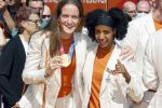 Den Haag 10 augustus 2021
De olympische sporters die een medaille hebben gewonnen op de olympische spelen van Tokyo worden geeerd door oa Mark Rutte en Minister Stef Blok. De huldiging vint plaats in het sportcentrum in het zuiderpark.
Aanwezig oa  Sifan Hassan Harrie Lavreysen  Kiran Badloe Annemiek v d Vleuten Niek Kimmann Shanne Braspennincx Abdi Nageeye Jeffrey Hoogland Gabriella Schloesser Steve Wijler Arno Kamminga Sharon v Rouwendaal Tom Dumoulin Anouk Vetter Femke Bol Nouchka Fontijn Merel Smulders Sanne v Dijke Maikel v d Vleuten Kirsten Wild Annemiek Bekkering Annette Duetz Emma Oosterwegel Marit Bouwmeester Anna v d Breggen Roy v d Berg , heren 4 roeien , dames 2 roeien, heren 4x 400m  en het nederlands dames hockeyteam .Ook chef de Mission Pieter v d Hoogenband is er natuurlijk bij .  Felice Albers