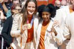 Den Haag 10 augustus 2021
De olympische sporters die een medaille hebben gewonnen op de olympische spelen van Tokyo worden geeerd door oa Mark Rutte en Minister Stef Blok. De huldiging vint plaats in het sportcentrum in het zuiderpark.
Aanwezig oa  Sifan Hassan Harrie Lavreysen  Kiran Badloe Annemiek v d Vleuten Niek Kimmann Shanne Braspennincx Abdi Nageeye Jeffrey Hoogland Gabriella Schloesser Steve Wijler Arno Kamminga Sharon v Rouwendaal Tom Dumoulin Anouk Vetter Femke Bol Nouchka Fontijn Merel Smulders Sanne v Dijke Maikel v d Vleuten Kirsten Wild Annemiek Bekkering Annette Duetz Emma Oosterwegel Marit Bouwmeester Anna v d Breggen Roy v d Berg , heren 4 roeien , dames 2 roeien, heren 4x 400m  en het nederlands dames hockeyteam .Ook chef de Mission Pieter v d Hoogenband is er natuurlijk bij .  Felice Albers