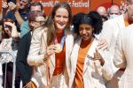 Den Haag 10 augustus 2021
De olympische sporters die een medaille hebben gewonnen op de olympische spelen van Tokyo worden geeerd door oa Mark Rutte en Minister Stef Blok. De huldiging vint plaats in het sportcentrum in het zuiderpark.
Aanwezig oa  Sifan Hassan Harrie Lavreysen  Kiran Badloe Annemiek v d Vleuten Niek Kimmann Shanne Braspennincx Abdi Nageeye Jeffrey Hoogland Gabriella Schloesser Steve Wijler Arno Kamminga Sharon v Rouwendaal Tom Dumoulin Anouk Vetter Femke Bol Nouchka Fontijn Merel Smulders Sanne v Dijke Maikel v d Vleuten Kirsten Wild Annemiek Bekkering Annette Duetz Emma Oosterwegel Marit Bouwmeester Anna v d Breggen Roy v d Berg , heren 4 roeien , dames 2 roeien, heren 4x 400m  en het nederlands dames hockeyteam .Ook chef de Mission Pieter v d Hoogenband is er natuurlijk bij .  Felice Albers