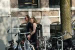 Amsterdam 11 augustus 2021
Femnke Heemskerk en Maartje Wortel verliefd op straat in Amsterdam centrum. Ze sliepen in het Ambassade Hotel.