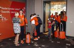 Schiphol 9 augustus 2021
Harrie Lavreijsen wordt verwelkomt door zijn ouders zus en vriendin Noor Leijten bij aankomst op schiphol.
