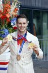 Den Haag 10 augustus 2021
De olympische sporters die een medaille hebben gewonnen op de olympische spelen van Tokyo worden geeerd door oa Mark Rutte en Minister Stef Blok. De huldiging vint plaats in het sportcentrum in het zuiderpark.
Aanwezig oa  Sifan Hassan Harrie Lavreysen  Kiran Badloe Annemiek v d Vleuten Niek Kimmann Shanne Braspennincx Abdi Nageeye Jeffrey Hoogland Gabriella Schloesser Steve Wijler Arno Kamminga Sharon v Rouwendaal Tom Dumoulin Anouk Vetter Femke Bol Nouchka Fontijn Merel Smulders Sanne v Dijke Maikel v d Vleuten Kirsten Wild Annemiek Bekkering Annette Duetz Emma Oosterwegel Marit Bouwmeester Anna v d Breggen Roy v d Berg , heren 4 roeien , dames 2 roeien, heren 4x 400m  en het nederlands dames hockeyteam .Ook chef de Mission Pieter v d Hoogenband is er natuurlijk bij .