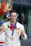 Den Haag 10 augustus 2021
De olympische sporters die een medaille hebben gewonnen op de olympische spelen van Tokyo worden geeerd door oa Mark Rutte en Minister Stef Blok. De huldiging vint plaats in het sportcentrum in het zuiderpark.
Aanwezig oa  Sifan Hassan Harrie Lavreysen  Kiran Badloe Annemiek v d Vleuten Niek Kimmann Shanne Braspennincx Abdi Nageeye Jeffrey Hoogland Gabriella Schloesser Steve Wijler Arno Kamminga Sharon v Rouwendaal Tom Dumoulin Anouk Vetter Femke Bol Nouchka Fontijn Merel Smulders Sanne v Dijke Maikel v d Vleuten Kirsten Wild Annemiek Bekkering Annette Duetz Emma Oosterwegel Marit Bouwmeester Anna v d Breggen Roy v d Berg , heren 4 roeien , dames 2 roeien, heren 4x 400m  en het nederlands dames hockeyteam .Ook chef de Mission Pieter v d Hoogenband is er natuurlijk bij .