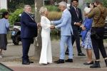 Amsterdam 21 augustus 2021
Jaap Jongbloes is getrouwd met zijn vriendin Inge Baken .
Inge werd door haar vader weg gegeven. Ze gingen met een boot de grachten van Amsterdam op.