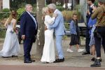 Amsterdam 21 augustus 2021
Jaap Jongbloes is getrouwd met zijn vriendin Inge Baken .
Inge werd door haar vader weg gegeven. Ze gingen met een boot de grachten van Amsterdam op.