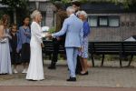 Amsterdam 21 augustus 2021
Jaap Jongbloes is getrouwd met zijn vriendin Inge Baken .
Inge werd door haar vader weg gegeven. Ze gingen met een boot de grachten van Amsterdam op.