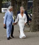 Amsterdam 21 augustus 2021
Jaap Jongbloes is getrouwd met zijn vriendin Inge Baken .
Inge werd door haar vader weg gegeven. Ze gingen met een boot de grachten van Amsterdam op.