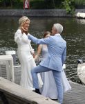 Amsterdam 21 augustus 2021
Jaap Jongbloes is getrouwd met zijn vriendin Inge Baken .
Inge werd door haar vader weg gegeven. Ze gingen met een boot de grachten van Amsterdam op.