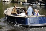 Amsterdam 21 augustus 2021
Jaap Jongbloes is getrouwd met zijn vriendin Inge Baken .
Inge werd door haar vader weg gegeven. Ze gingen met een boot de grachten van Amsterdam op.