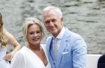 Amsterdam 21 augustus 2021
Jaap Jongbloes is getrouwd met zijn vriendin Inge Baken .
Inge werd door haar vader weg gegeven. Ze gingen met een boot de grachten van Amsterdam op.