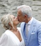 Amsterdam 21 augustus 2021
Jaap Jongbloes is getrouwd met zijn vriendin Inge Baken .
Inge werd door haar vader weg gegeven. Ze gingen met een boot de grachten van Amsterdam op.