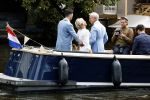Amsterdam 21 augustus 2021
Jaap Jongbloes is getrouwd met zijn vriendin Inge Baken .
Inge werd door haar vader weg gegeven. Ze gingen met een boot de grachten van Amsterdam op.