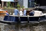 Amsterdam 21 augustus 2021
Jaap Jongbloes is getrouwd met zijn vriendin Inge Baken .
Inge werd door haar vader weg gegeven. Ze gingen met een boot de grachten van Amsterdam op.