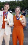 Den Haag 10 augustus 2021
De olympische sporters die een medaille hebben gewonnen op de olympische spelen van Tokyo worden geeerd door oa Mark Rutte en Minister Stef Blok. De huldiging vint plaats in het sportcentrum in het zuiderpark.
Aanwezig oa  Sifan Hassan Harrie Lavreysen  Kiran Badloe Annemiek v d Vleuten Niek Kimmann Shanne Braspennincx Abdi Nageeye Jeffrey Hoogland Gabriella Schloesser Steve Wijler Arno Kamminga Sharon v Rouwendaal Tom Dumoulin Anouk Vetter Femke Bol Nouchka Fontijn Merel Smulders Sanne v Dijke Maikel v d Vleuten Kirsten Wild Annemiek Bekkering Annette Duetz Emma Oosterwegel Marit Bouwmeester Anna v d Breggen Roy v d Berg , heren 4 roeien , dames 2 roeien, heren 4x 400m  en het nederlands dames hockeyteam .Ook chef de Mission Pieter v d Hoogenband is er natuurlijk bij .