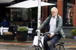 Amsterdam 9 augustus 2021
Jeroen Krabbe doet boodschappen op de fiets
