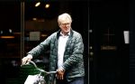 Amsterdam 9 augustus 2021
Jeroen Krabbe doet boodschappen op de fiets
