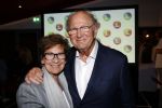 Amsterdam 26 augustus 2021
Presentatie magazine van het DeLaMar theater . Joop v d Ende geeft toespraak . Simone Kleinsma kreeg het eerste exemplaar. Joop en Janine