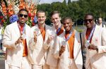 Den Haag 10 augustus 2021
De olympische sporters die een medaille hebben gewonnen op de olympische spelen van Tokyo worden geeerd door oa Mark Rutte en Minister Stef Blok. De huldiging vint plaats in het sportcentrum in het zuiderpark.
Aanwezig oa  Sifan Hassan Harrie Lavreysen  Kiran Badloe Annemiek v d Vleuten Niek Kimmann Shanne Braspennincx Abdi Nageeye Jeffrey Hoogland Gabriella Schloesser Steve Wijler Arno Kamminga Sharon v Rouwendaal Tom Dumoulin Anouk Vetter Femke Bol Nouchka Fontijn Merel Smulders Sanne v Dijke Maikel v d Vleuten Kirsten Wild Annemiek Bekkering Annette Duetz Emma Oosterwegel Marit Bouwmeester Anna v d Breggen Roy v d Berg , heren 4 roeien , dames 2 roeien, heren 4x 400m  en het nederlands dames hockeyteam .Ook chef de Mission Pieter v d Hoogenband is er natuurlijk bij . 4x 400 meter Liemarvin Bonevacia Jochem Dobber Tony v Diepen Terrence Agard en Ramsey Angela
