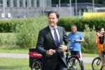 Den Haag 10 augustus 2021
De olympische sporters die een medaille hebben gewonnen op de olympische spelen van Tokyo worden geeerd door oa Mark Rutte en Minister Stef Blok. De huldiging vint plaats in het sportcentrum in het zuiderpark.
Aanwezig oa  Sifan Hassan Harrie Lavreysen  Kiran Badloe Annemiek v d Vleuten Niek Kimmann Shanne Braspennincx Abdi Nageeye Jeffrey Hoogland Gabriella Schloesser Steve Wijler Arno Kamminga Sharon v Rouwendaal Tom Dumoulin Anouk Vetter Femke Bol Nouchka Fontijn Merel Smulders Sanne v Dijke Maikel v d Vleuten Kirsten Wild Annemiek Bekkering Annette Duetz Emma Oosterwegel Marit Bouwmeester Anna v d Breggen Roy v d Berg , heren 4 roeien , dames 2 roeien, heren 4x 400m  en het nederlands dames hockeyteam .Ook chef de Mission Pieter v d Hoogenband is er natuurlijk bij .