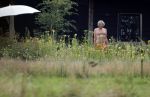 Eefde 12 augustus 2021
Matthijs v Nieuwkerk en zijn vriendin Martha Riemsma vieren vakantie bij het vakantiehuis van Matthijs
