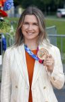 Den Haag 10 augustus 2021
De olympische sporters die een medaille hebben gewonnen op de olympische spelen van Tokyo worden geeerd door oa Mark Rutte en Minister Stef Blok. De huldiging vint plaats in het sportcentrum in het zuiderpark.
Aanwezig oa  Sifan Hassan Harrie Lavreysen  Kiran Badloe Annemiek v d Vleuten Niek Kimmann Shanne Braspennincx Abdi Nageeye Jeffrey Hoogland Gabriella Schloesser Steve Wijler Arno Kamminga Sharon v Rouwendaal Tom Dumoulin Anouk Vetter Femke Bol Nouchka Fontijn Merel Smulders Sanne v Dijke Maikel v d Vleuten Kirsten Wild Annemiek Bekkering Annette Duetz Emma Oosterwegel Marit Bouwmeester Anna v d Breggen Roy v d Berg , heren 4 roeien , dames 2 roeien, heren 4x 400m  en het nederlands dames hockeyteam .Ook chef de Mission Pieter v d Hoogenband is er natuurlijk bij . Merel Smulders