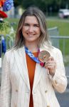 Den Haag 10 augustus 2021
De olympische sporters die een medaille hebben gewonnen op de olympische spelen van Tokyo worden geeerd door oa Mark Rutte en Minister Stef Blok. De huldiging vint plaats in het sportcentrum in het zuiderpark.
Aanwezig oa  Sifan Hassan Harrie Lavreysen  Kiran Badloe Annemiek v d Vleuten Niek Kimmann Shanne Braspennincx Abdi Nageeye Jeffrey Hoogland Gabriella Schloesser Steve Wijler Arno Kamminga Sharon v Rouwendaal Tom Dumoulin Anouk Vetter Femke Bol Nouchka Fontijn Merel Smulders Sanne v Dijke Maikel v d Vleuten Kirsten Wild Annemiek Bekkering Annette Duetz Emma Oosterwegel Marit Bouwmeester Anna v d Breggen Roy v d Berg , heren 4 roeien , dames 2 roeien, heren 4x 400m  en het nederlands dames hockeyteam .Ook chef de Mission Pieter v d Hoogenband is er natuurlijk bij . Merel Smulders