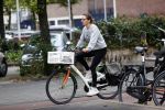Amsterdam 29 augustus 2021
Sanne Wallis de Vries op de fiets in Amsterdam.