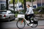 Amsterdam 29 augustus 2021
Sanne Wallis de Vries op de fiets in Amsterdam.