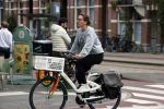 Amsterdam 29 augustus 2021
Sanne Wallis de Vries op de fiets in Amsterdam.