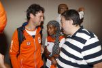 Schiphol 9 augustus 2021
Aankomst olympische sporters op schiphol in hotel Hilton. Sifan hassan met manager en een fan