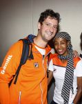 Schiphol 9 augustus 2021
Aankomst olympische sporters op schiphol in hotel Hilton. Sifan hassan met manager en een fan