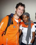 Schiphol 9 augustus 2021
Aankomst olympische sporters op schiphol in hotel Hilton. Sifan hassan met manager en een fan