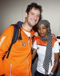 Schiphol 9 augustus 2021
Aankomst olympische sporters op schiphol in hotel Hilton. Sifan hassan met manager en een fan