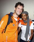 Schiphol 9 augustus 2021
Aankomst olympische sporters op schiphol in hotel Hilton. Sifan hassan met manager en een fan