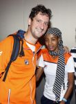 Schiphol 9 augustus 2021
Aankomst olympische sporters op schiphol in hotel Hilton. Sifan hassan met manager en een fan