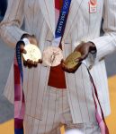Den Haag 10 augustus 2021
De olympische sporters die een medaille hebben gewonnen op de olympische spelen van Tokyo worden geeerd door oa Mark Rutte en Minister Stef Blok. De huldiging vint plaats in het sportcentrum in het zuiderpark.
Aanwezig oa  Sifan Hassan Harrie Lavreysen  Kiran Badloe Annemiek v d Vleuten Niek Kimmann Shanne Braspennincx Abdi Nageeye Jeffrey Hoogland Gabriella Schloesser Steve Wijler Arno Kamminga Sharon v Rouwendaal Tom Dumoulin Anouk Vetter Femke Bol Nouchka Fontijn Merel Smulders Sanne v Dijke Maikel v d Vleuten Kirsten Wild Annemiek Bekkering Annette Duetz Emma Oosterwegel Marit Bouwmeester Anna v d Breggen Roy v d Berg , heren 4 roeien , dames 2 roeien, heren 4x 400m  en het nederlands dames hockeyteam .Ook chef de Mission Pieter v d Hoogenband is er natuurlijk bij .