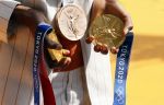 Den Haag 10 augustus 2021
De olympische sporters die een medaille hebben gewonnen op de olympische spelen van Tokyo worden geeerd door oa Mark Rutte en Minister Stef Blok. De huldiging vint plaats in het sportcentrum in het zuiderpark.
Aanwezig oa  Sifan Hassan Harrie Lavreysen  Kiran Badloe Annemiek v d Vleuten Niek Kimmann Shanne Braspennincx Abdi Nageeye Jeffrey Hoogland Gabriella Schloesser Steve Wijler Arno Kamminga Sharon v Rouwendaal Tom Dumoulin Anouk Vetter Femke Bol Nouchka Fontijn Merel Smulders Sanne v Dijke Maikel v d Vleuten Kirsten Wild Annemiek Bekkering Annette Duetz Emma Oosterwegel Marit Bouwmeester Anna v d Breggen Roy v d Berg , heren 4 roeien , dames 2 roeien, heren 4x 400m  en het nederlands dames hockeyteam .Ook chef de Mission Pieter v d Hoogenband is er natuurlijk bij .