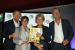 Amsterdam 26 augustus 2021
Presentatie magazine van het DeLaMar theater . Joop v d Ende geeft toespraak . Simone Kleinsma kreeg het eerste exemplaar.