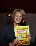 Amsterdam 26 augustus 2021
Presentatie magazine van het DeLaMar theater . Joop v d Ende geeft toespraak . Simone Kleinsma kreeg het eerste exemplaar.