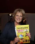 Amsterdam 26 augustus 2021
Presentatie magazine van het DeLaMar theater . Joop v d Ende geeft toespraak . Simone Kleinsma kreeg het eerste exemplaar.