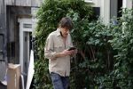Amsterdam 13 augustus 2021
Wim T Schippers voor zijn huis op de wallen.