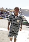 Spanje 4 augustus 2022
Andre Hazes viert vakantie in Spanje met zijn moeder tante en neven. De tattoo 1212 is bijna weg gelaserd .