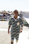 Spanje 4 augustus 2022
Andre Hazes viert vakantie in Spanje met zijn moeder tante en neven. De tattoo 1212 is bijna weg gelaserd .