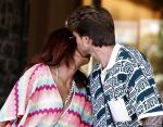 Spanje 4 augustus 2022
Andre Hazes viert vakantie in Spanje met zijn moeder tante en neven. De tattoo 1212 is bijna weg gelaserd .