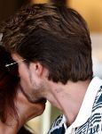 Spanje 4 augustus 2022
Andre Hazes viert vakantie in Spanje met zijn moeder tante en neven. De tattoo 1212 is bijna weg gelaserd .