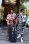 Spanje 4 augustus 2022
Andre Hazes viert vakantie in Spanje met zijn moeder tante en neven. De tattoo 1212 is bijna weg gelaserd .