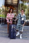 Spanje 4 augustus 2022
Andre Hazes viert vakantie in Spanje met zijn moeder tante en neven. De tattoo 1212 is bijna weg gelaserd .