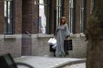 Amsterdam 21 augustus 2022
Astrid Joosten en haar man Rob Peters arriveren met boodschappen bij hun huis in Amsterdam zuid