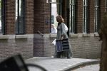 Amsterdam 21 augustus 2022
Astrid Joosten en haar man Rob Peters arriveren met boodschappen bij hun huis in Amsterdam zuid